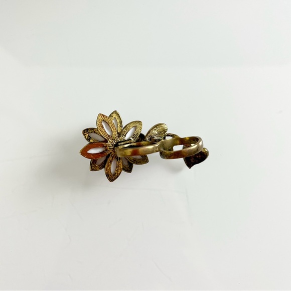 FOREVER 21 FLOWER DOUBLE KNUCKLE RING - Picture 3 of 3